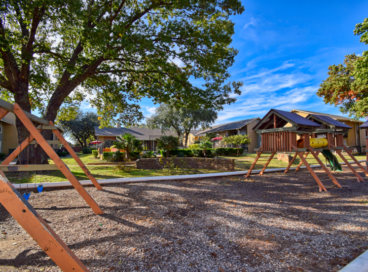 Playground l Woodlands of Plano Apartments in Texas